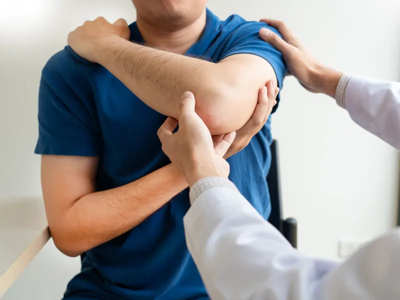 Bluebonnet Chiropractic treating elbow pain in Tomball