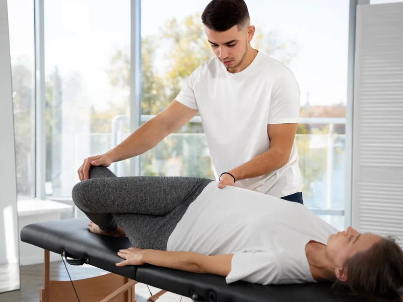 Bluebonnet Chiropractic treating hip pain in Tomball