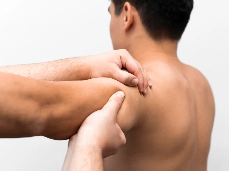 How Bluebonnet Chiropractic treats rotator cuff injury in Tomball